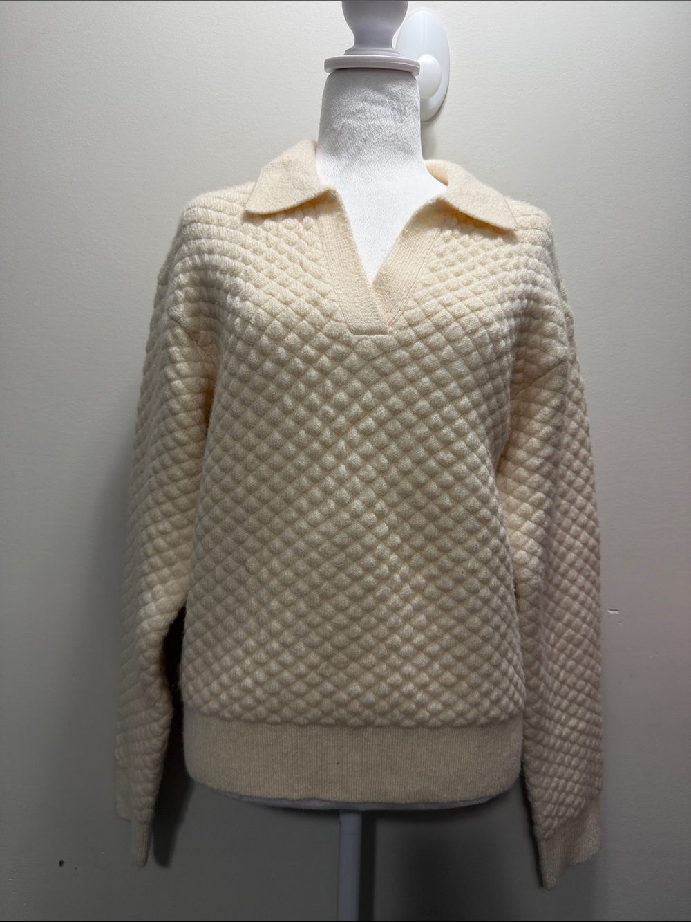English Factory Cream Knit Quilted V-Neck Polo Sweater Size M 21.5x19.5 to 22